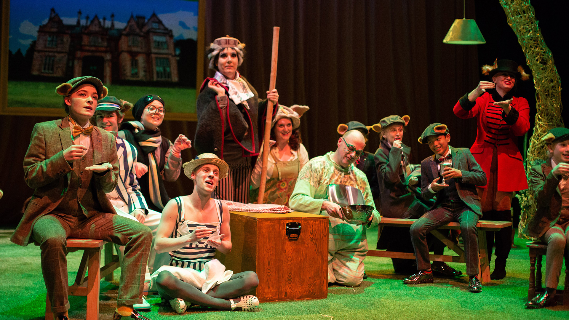 Photo of performers of stage in costume