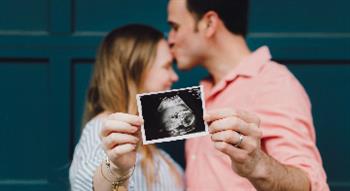 Couple holding baby scan picture