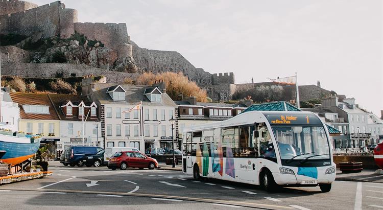 A LibertyBus in front of Gorey Castle